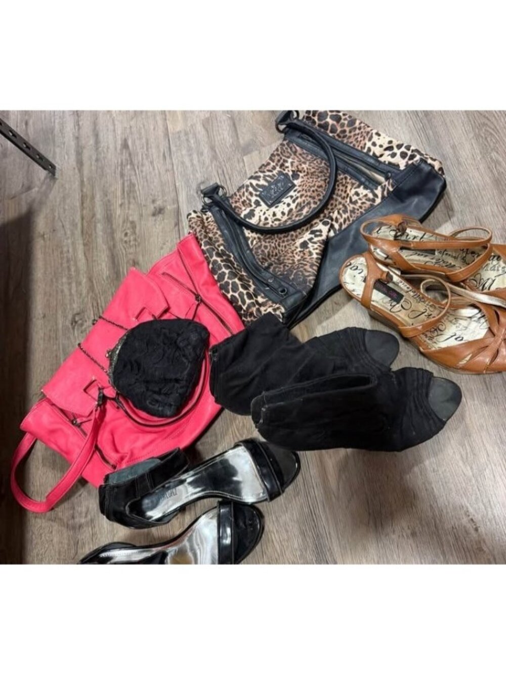 Womens Lot Nicole Miller, Jennifer Lopez, & Material Girl Handbag & Shoe Bundle